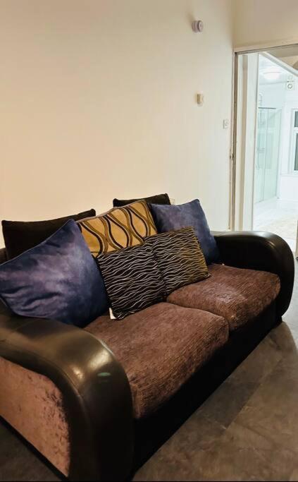 Bespoke 2 Bedroom Apt Derby City 外观 照片
