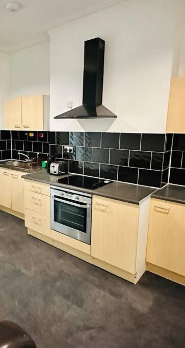 Bespoke 2 Bedroom Apt Derby City 外观 照片