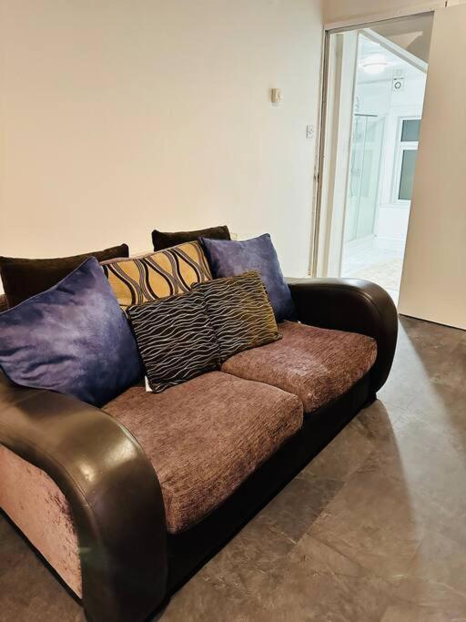 Bespoke 2 Bedroom Apt Derby City 外观 照片
