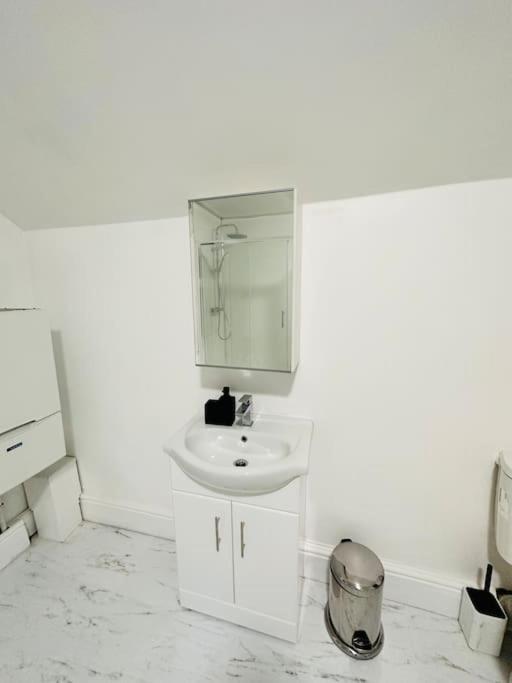 Bespoke 2 Bedroom Apt Derby City 外观 照片